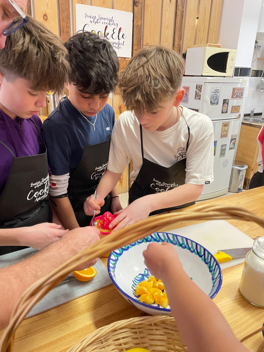 JuniorFreemens's tweet photo. Massive thanks to @cookele for guiding our 62 pupils through typical Andalusian recipes! Yummy! https://t.co/k6JePC8NjA