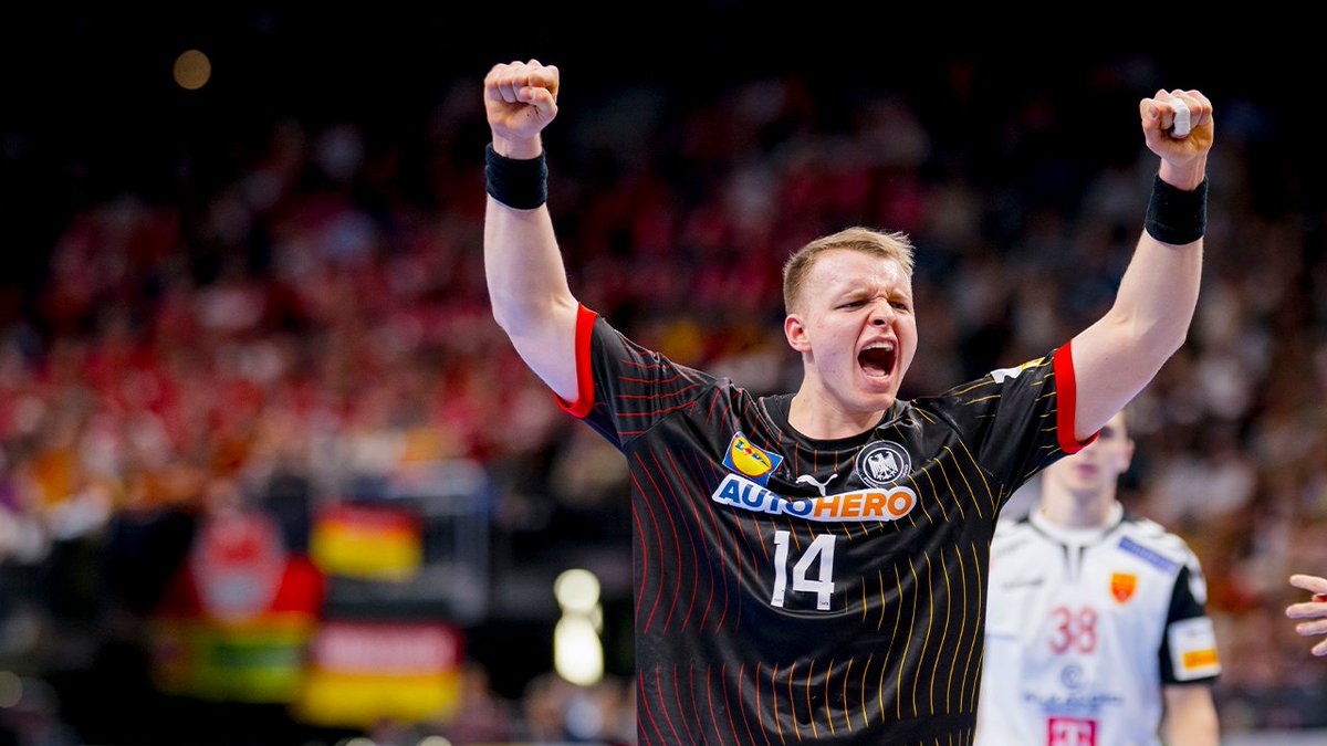 DHB_Teams's tweet photo. Was für ein Abend! 🤯
✅ Sieg gegen Nordmazedonien 🇲🇰
✅ Hauptrundenticket
✅ Ausverkaufte @MBArenaBerlin
📸 Sascha Klahn #MKDGER #HERETOPLAY #WIRIHRALLE #aufgehtsDHB #Handball https://t.co/HeqOl8cGaB