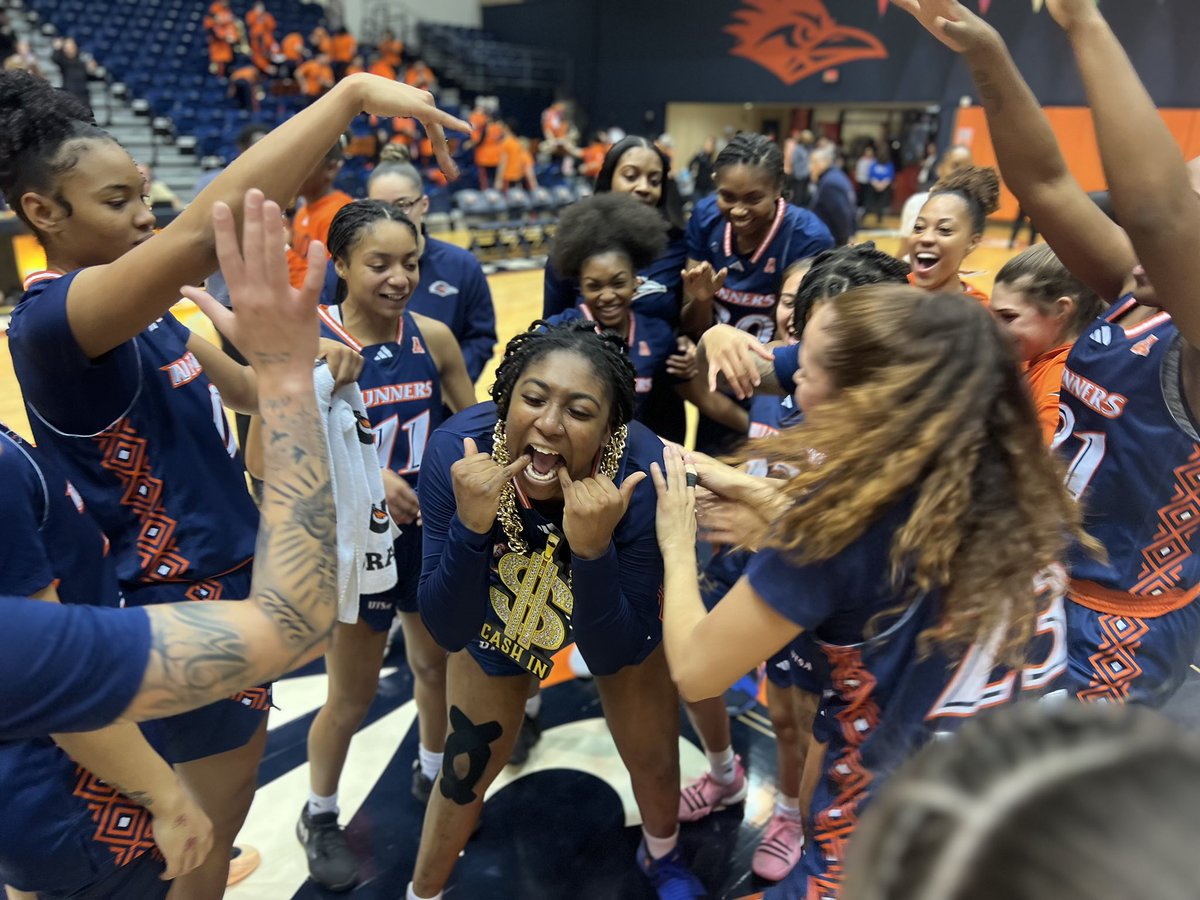 UTSAAthletics's tweet photo. Cashed in. 💰 

#BirdsUp 🤙 | #LetsGo210 https://t.co/ITDehSQrzT