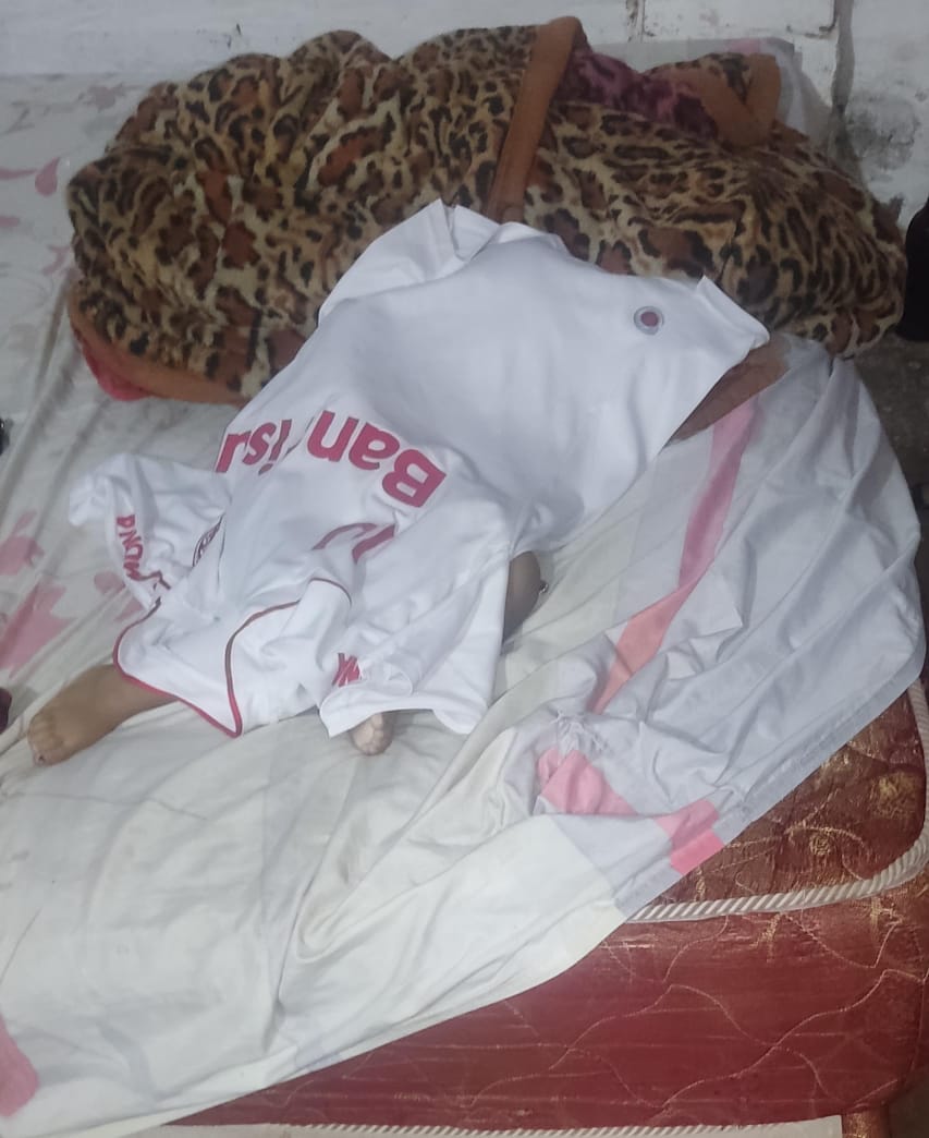 Raulbogarin's tweet photo. 🚨DE TERROR: MATÓ A SU HIJASTRA A GOLPES PORQUE "LLORABA MUCHO"
-La pequeña tenía tan solo 1 año y estaba al cuidado del hombre.
-La mamá de la niña salió a vender cartones de juegos de azar.
-La beba lloraba mucho y el hombre la golpeó en la cara y en el  estómago.  
📍Emboscada - @sntcanal9