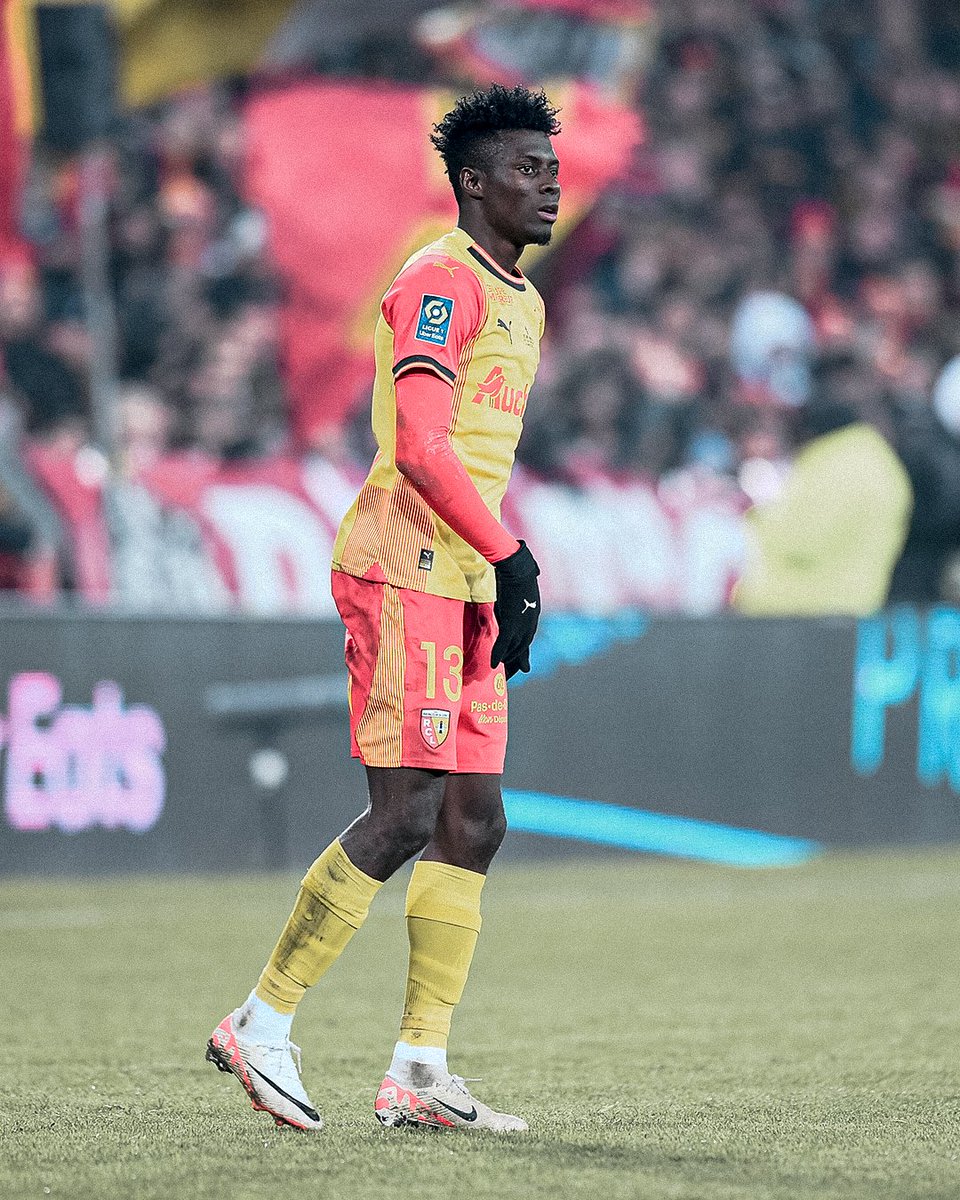 Ligue1_ESP's tweet photo. Debut absoluto para Jhoanner Chávez con el @RCLens. 🇪🇨👏 https://t.co/bxxRMAxHFc