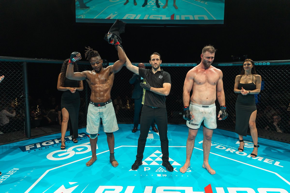 DuelloSportsMgt's tweet photo. Huge win for our man Cédric Lushima (@Drikovellii) yesterday in #MMABushido90. Congrats Cédric 👊🏼🤙🏼 That’s 4 wins in a row !!
#GYSE4 #DuelloFam #DuelloApproved✔️ https://t.co/fEGSMR7qC7