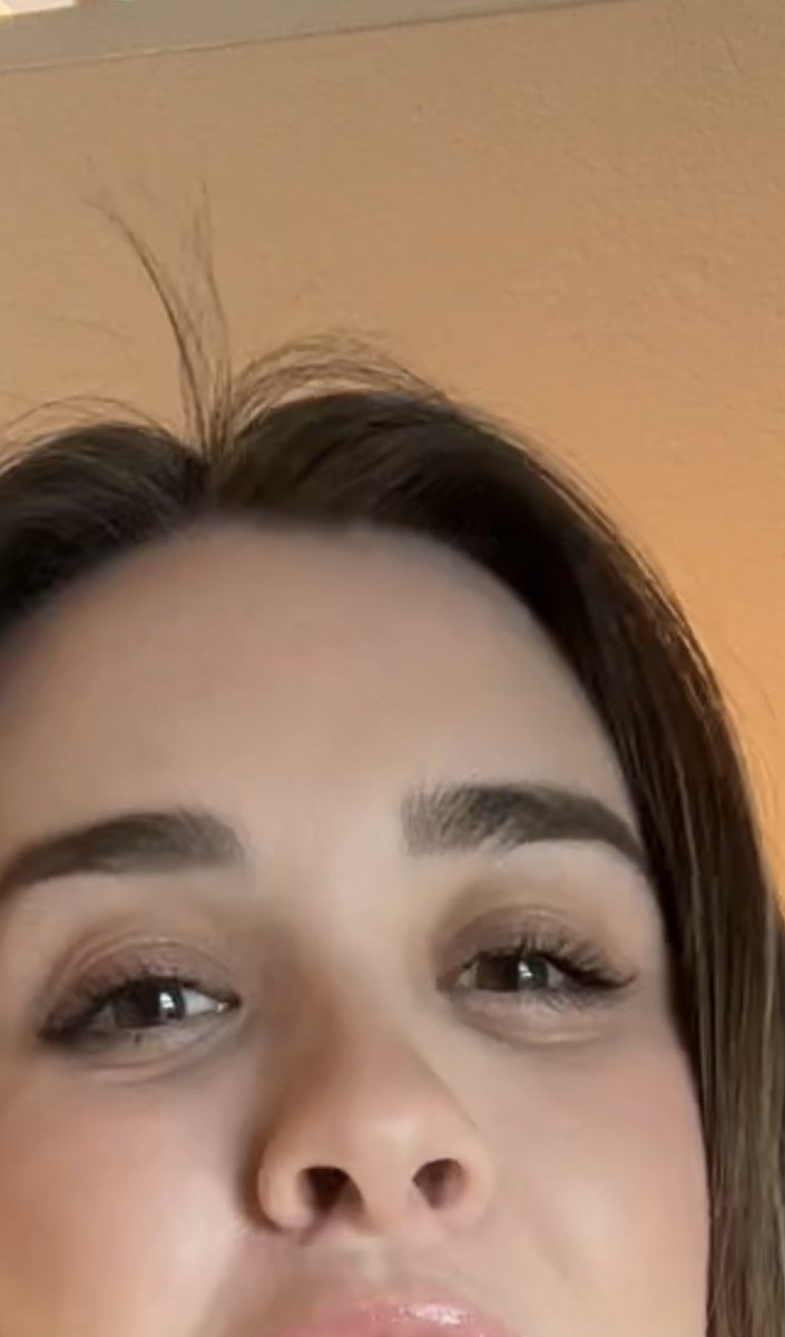 KyleeCreativeCo's tweet photo. Editing some content and these gosh darn postpartum baby hairs will be THE DEATH OF ME 🥲🥲🥲 https://t.co/vylImmoOIS