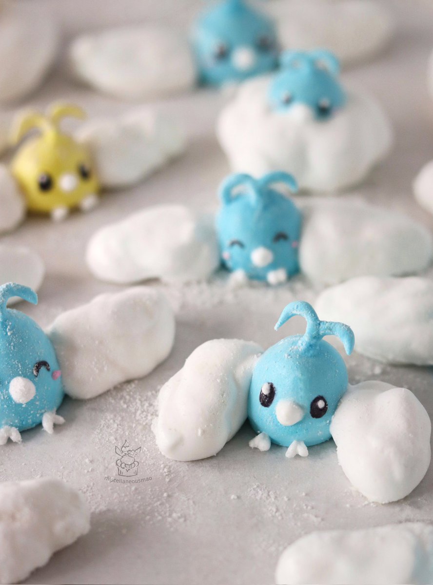 MiscMao's tweet photo. To be as cozy as a marshmallow Swablu emerging from a chocolate cloud βοΈπ©΅βοΈ #Pokemon #pokemonfood #hotcocoabomb #swablu #γγ«γγ https://t.co/DFVNKQvJpJ