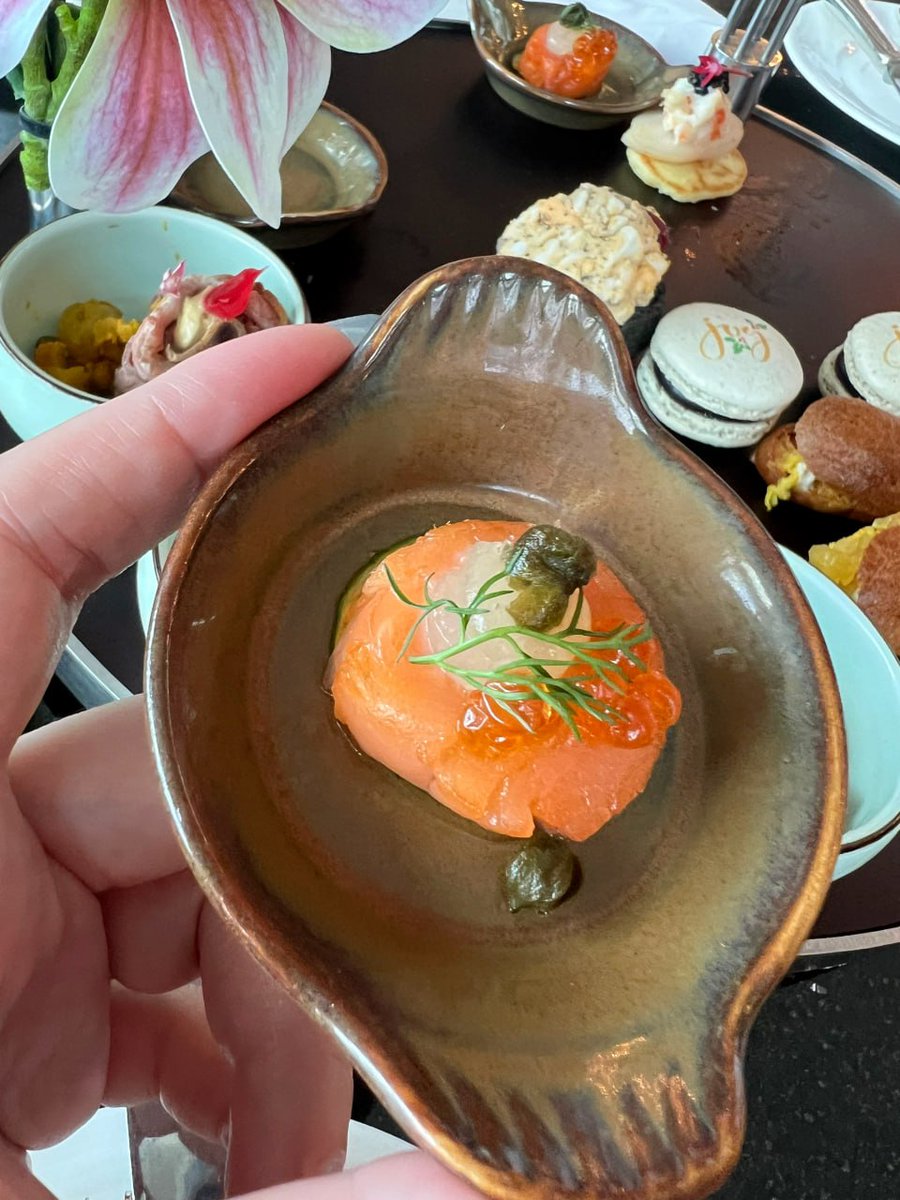 feiwong7924's tweet photo. Indulging in exquisite snacks with a view that matches the elegance of The Fullerton Bay Hotel. Culinary delights meet luxury at 80 Collyer Quay, Singapore. A taste of sophistication by the bay https://t.co/Ru1UELNXHu