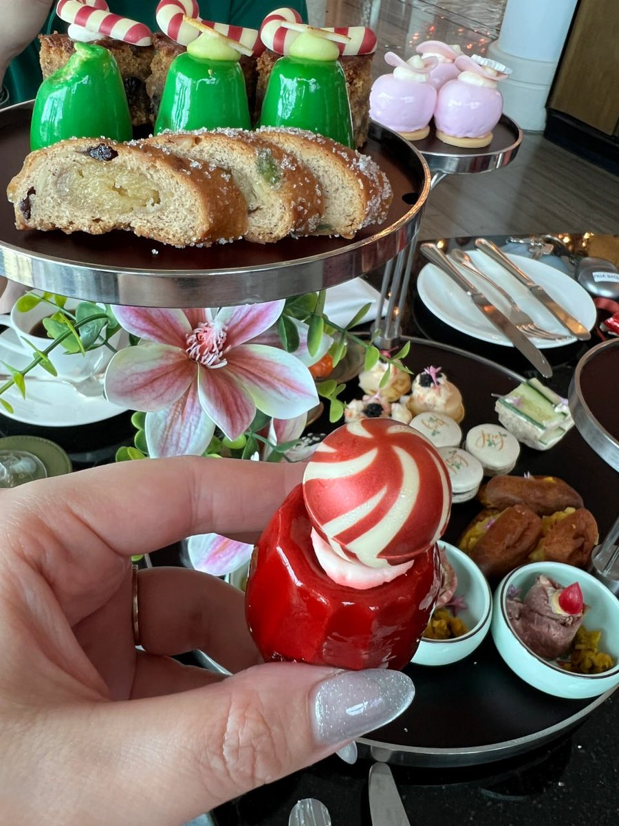 feiwong7924's tweet photo. Indulging in exquisite snacks with a view that matches the elegance of The Fullerton Bay Hotel. Culinary delights meet luxury at 80 Collyer Quay, Singapore. A taste of sophistication by the bay https://t.co/Ru1UELNXHu