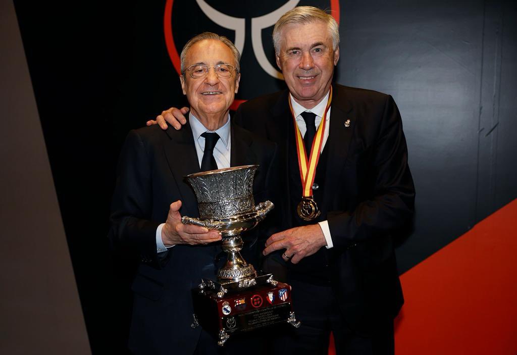 MrAncelotti's tweet photo. Felices de empezar el año con este título. #superSupercopa #HalaMadrid https://t.co/rqEvcNJ9vX