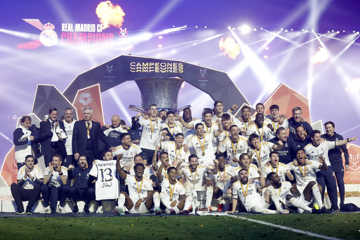 MrAncelotti's tweet photo. Felices de empezar el año con este título. #superSupercopa #HalaMadrid https://t.co/rqEvcNJ9vX