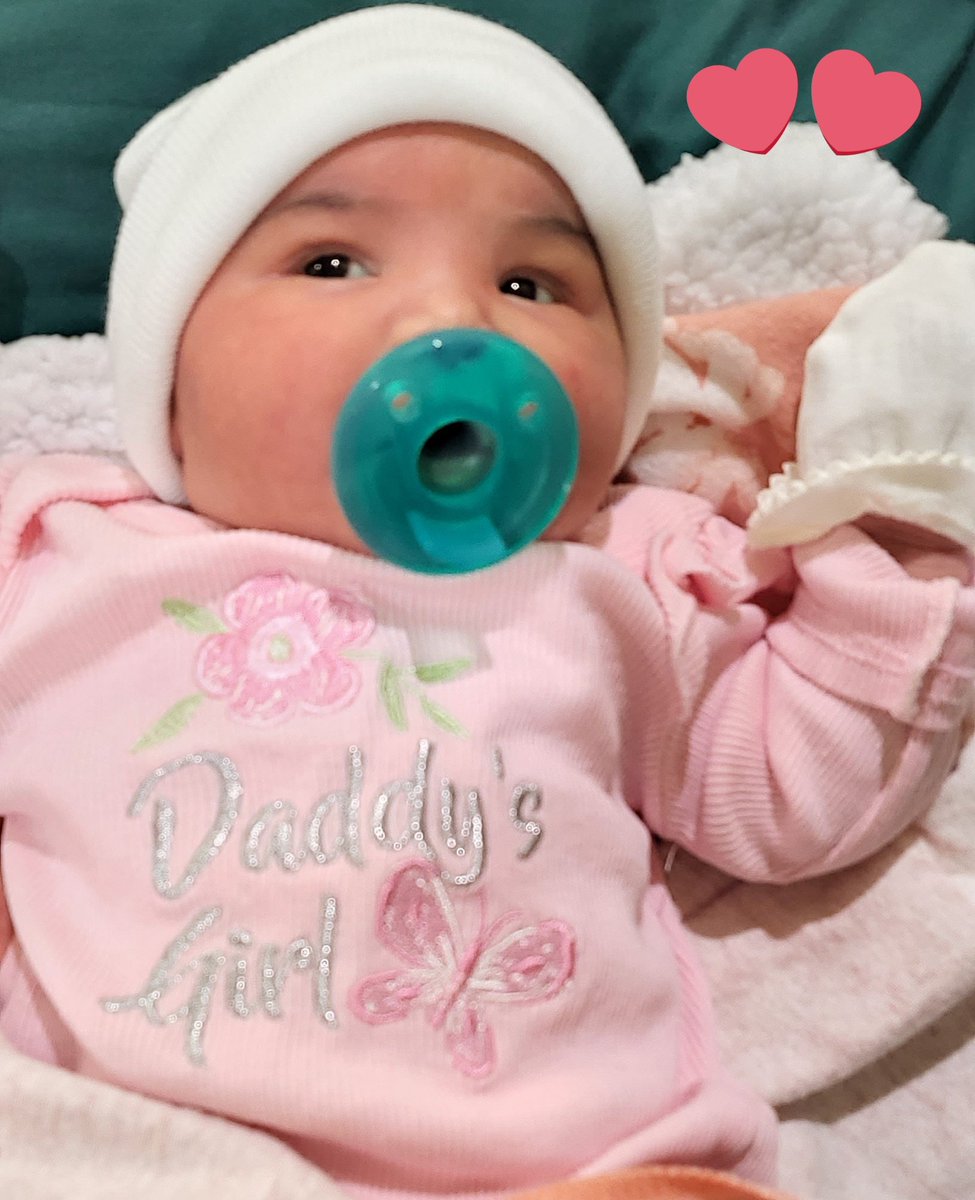 Moonchildlex_'s tweet photo. Soo our little rainbow 🌈 got here on the 28th of December, at exactly 38 weeks. Couldn't ask for a better Christmas gift 💕 https://t.co/x29bLCGGiL