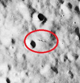 OldStyleCoder's tweet photo. @BrianRoemmele Don't think image is fake. However, I would expect shadow to point in same direction as all the other ones and to be as dark (unless the "structure" is transparent). Personally I think sun and geology are playing games with us.
There's a similar "anomaly" in image @ x516, y2215. https://t.co/UNsjn4dIAO