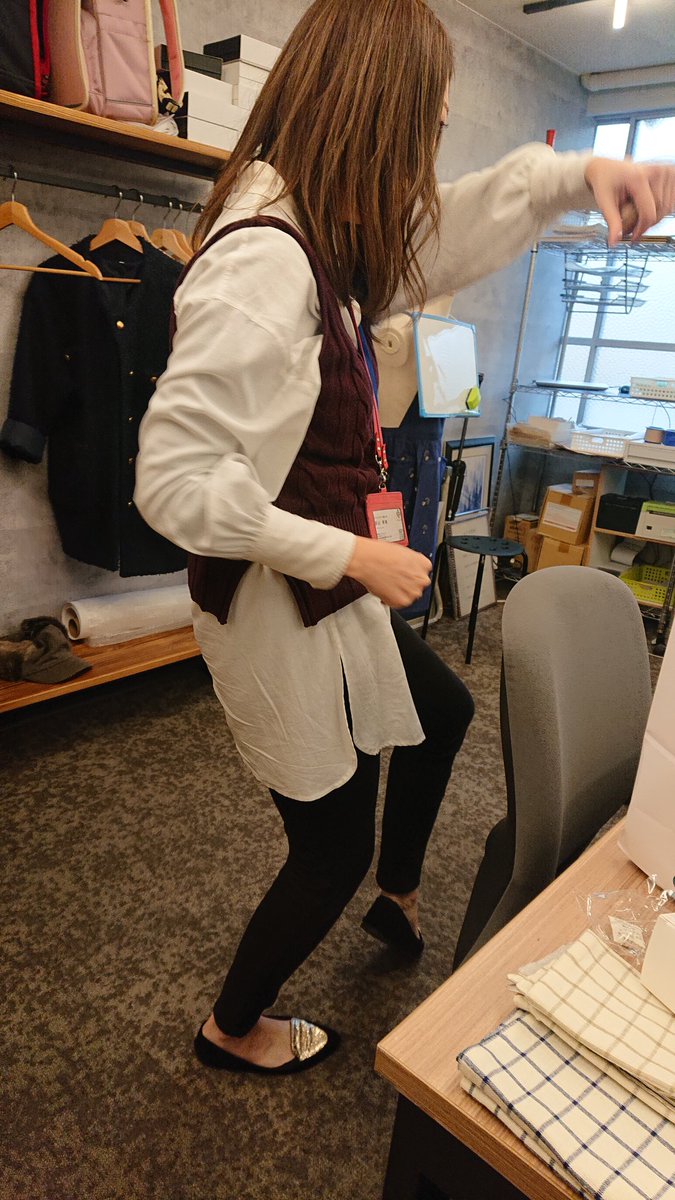 apron_apron_'s tweet photo. おはエプロン✨👩🏻‍🍳✨
大阪市福島区は🌂🌦️

撮影に向けて色々買い付け……
3coinsにこんなに可愛い楽器が🎵👶🎵

くすみカラーでキュートやわ💖🥺💖
後輩ちゃんとシャンシャンシャンシャン鳴らしてたら、おみおちゃんも入ってくれました🎵

#企業公式が毎朝地元の天気を言い合う 
#企業公式相互フォロー https://t.co/5RhAC5i0pV