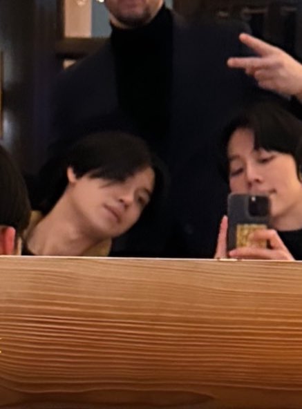 jutamas0526's tweet photo. นี่คืออะไร! ตื่นมายิ้มแก้มแตกแต่เช้า ปารีสหวานฉ่ามมมม พี่คือแบบแคร์น้องมากกก โอ้ยหวานนนน

#yinyin_anw #warwanarat #หยิ่นวอร์ 
#EuropeTripwithYinWar https://t.co/XcoIZm130u