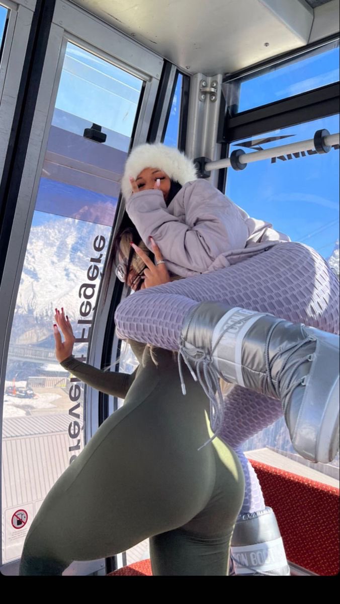 SaharahRain's tweet photo. I can’t wait to do this with my homegirls ⛷️❄️ https://t.co/57wVFD1OAX