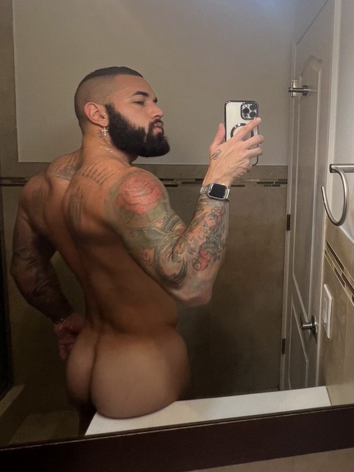 i hope you didn&rsquo;t forget i have a nice ass too https://t.co/5JdB4qwQNj<a href="/tag/moo"class="tags"><span>#moo</span></a>