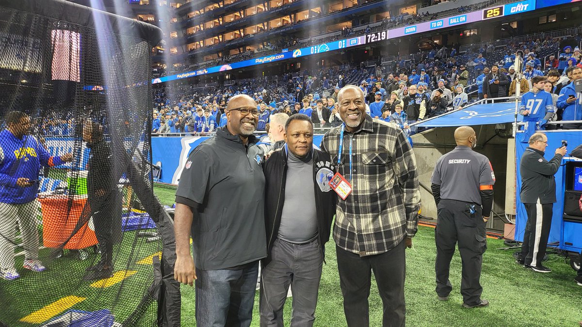 Last time us three had a @Lions home playoff game, we were in uniform. Let's go.