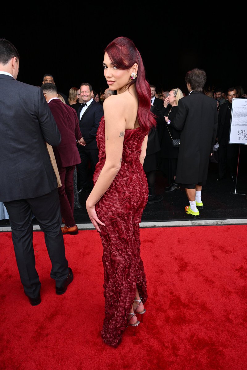 dualipacentral_'s tweet photo. 🚨| ATENÇÃO! Elas estão combinando #CriticsChoiceAwards 🌹 https://t.co/sL5e1IbtOU