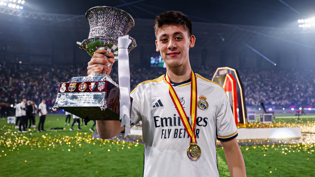 realmadrid's tweet photo. 📸 ✖️ 🏆
#SUPERCAMPEONES https://t.co/NhmAaXtzDo