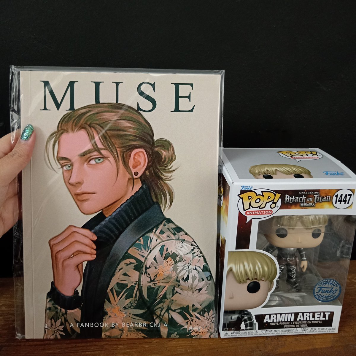 ¡Finalmente pude comprar MUSE de @Bearbrickjia, amigos! ✨ También me llegó el pop de Armin, hoy es un buen día 🙌🏼