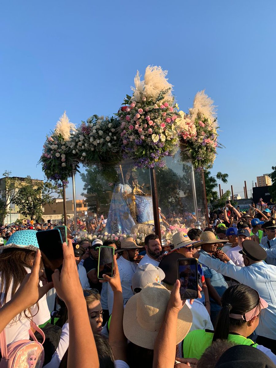 Nuestra excelsa madre Divina Pastora a su llegada a la Catedral de Barquisimeto en su visita 166 a la ciudad. 

Salve Reina y bendice a tu pueblo.

#VenezuelaEnUniónYPaz