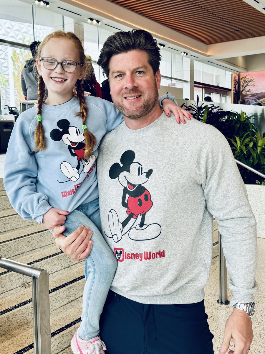 dalepmills's tweet photo. Couple #dazel pics from Disney World https://t.co/zA4mCLVhiO