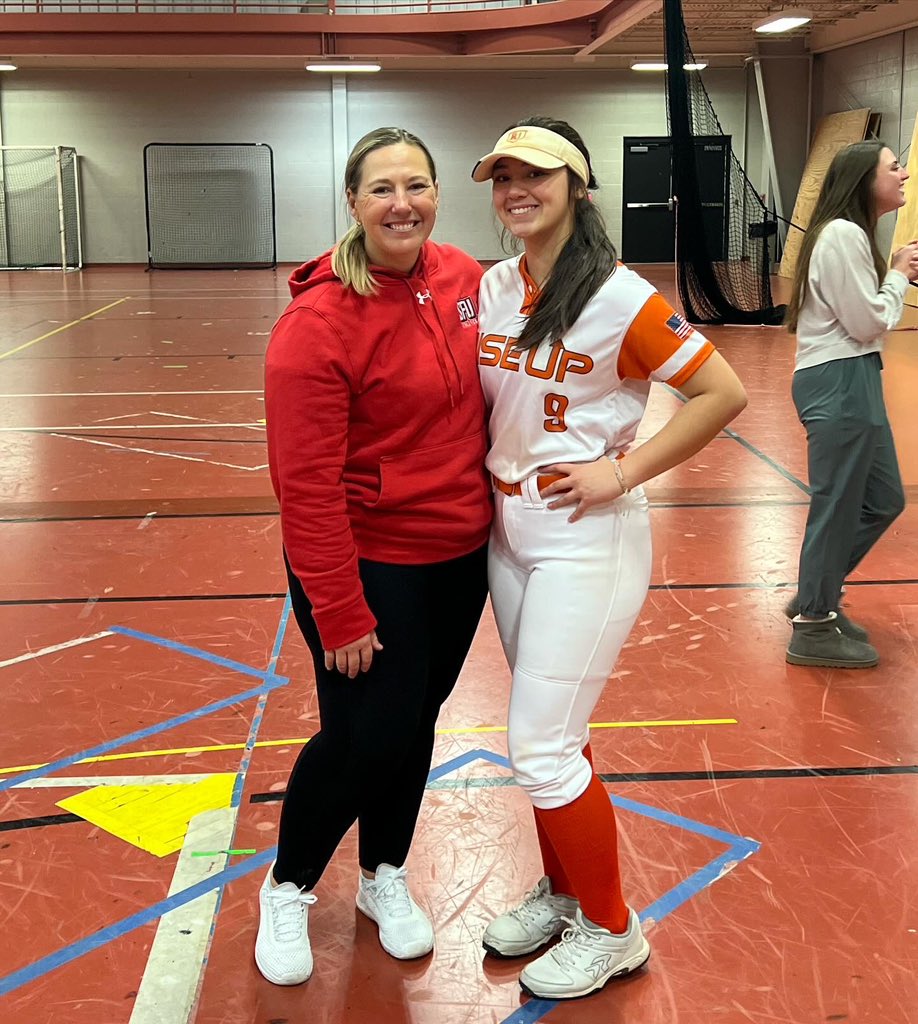 BrileighBass's tweet photo. Thank you @RedFlashSB for putting together an amazing camp! I learned so many great drills to improve my defense, offense, and even the mental side. @CoachKrysiak @RU18uShowcase https://t.co/gOWEu2XMQn