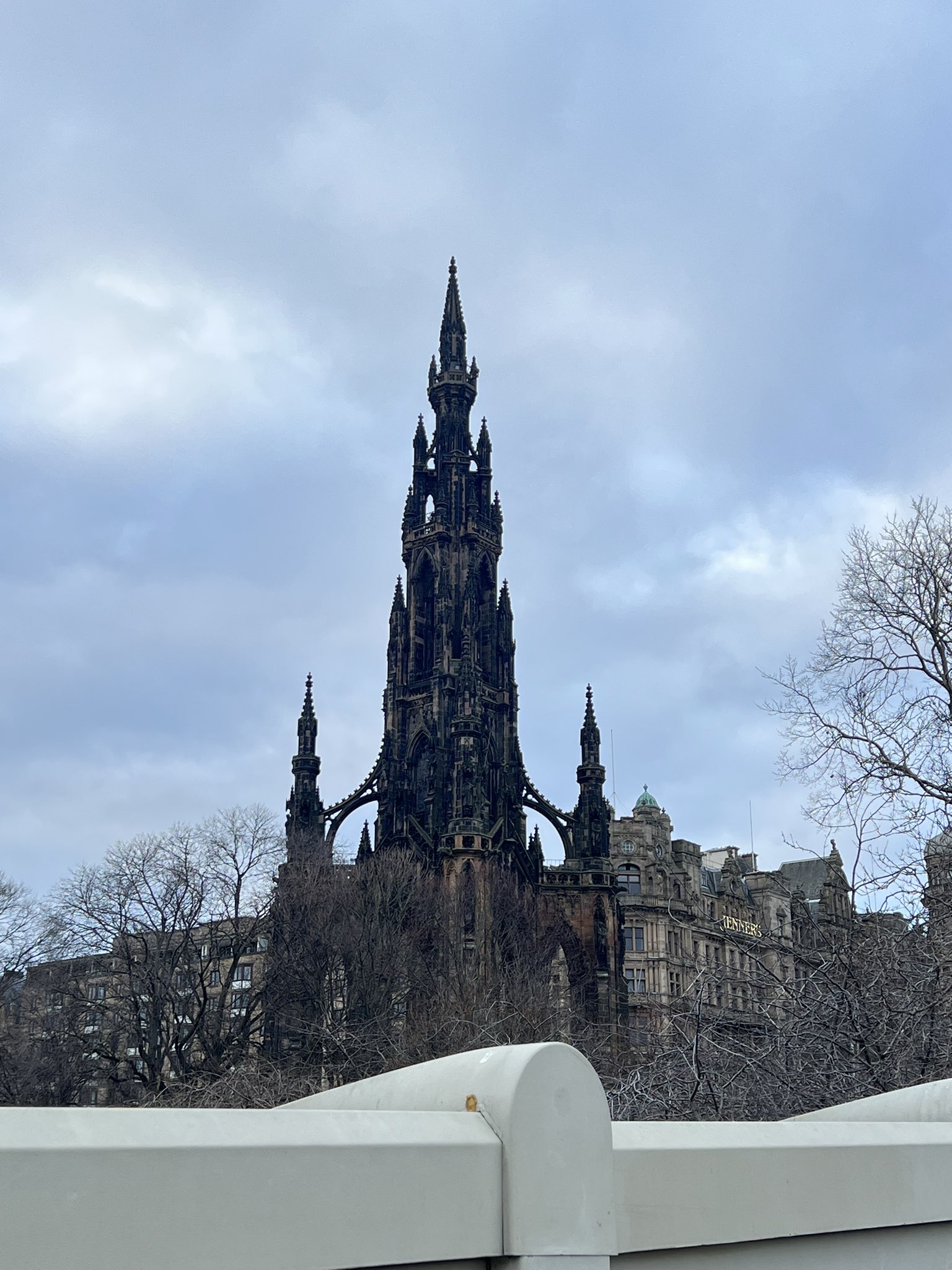 3 pic. Photo Dump Edinburgh, Scotland 🏴󠁧󠁢󠁳󠁣󠁴󠁿 #Travel #SoloTravel #UK #Europe #Scotland https://t.co/SJyjiDiYDX