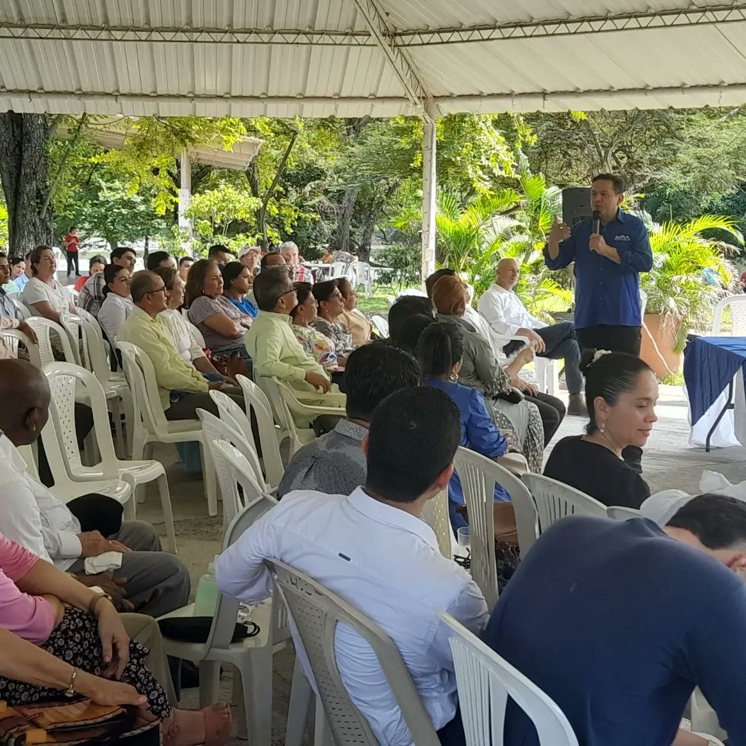 Hoy recibimos la visita de nuestro Senador y Presidente del <a href="/partidomira/">Partido MIRA</a> Manuel Virguez @manuelvirguezp donde compartió con líderes miraistas del #Huila #Neiva