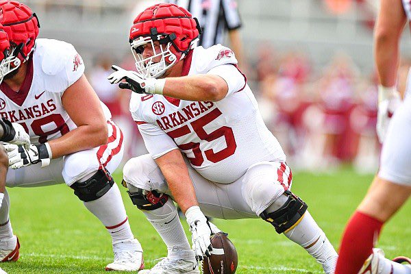 #AGTG blessed to receive my first d1 offer from the university of Arkansas @RazorbackFB 🙏 @borntocompete @FBCoachJSmith @bigka54 @deucerecruiting @GTRfootball @memphisj7 @JeremyO_Johnson @RecruitGeorgia @AlPopsFootball @Velocity_FB @PrepRedzone