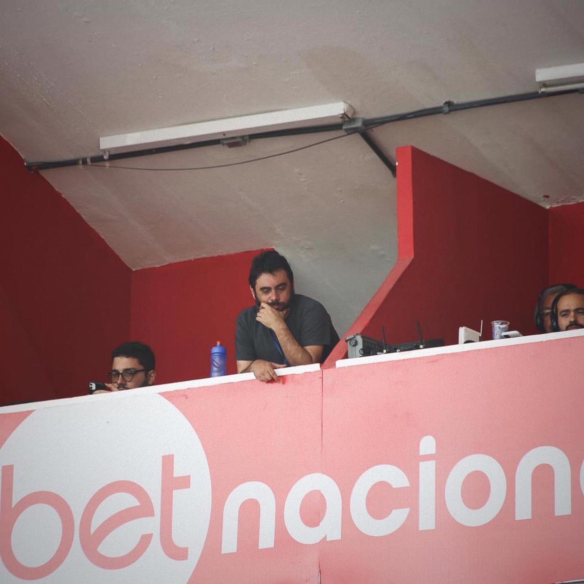 holandafelipee's tweet photo. A temporada já tá on demais! Segundo jogo de 2024 e vem muito mais por aí. ⚽️👨🏻💻
📸 Júlio Gomes nas duas primeiras imagens
#nautico #flamengo #pernambucano #leiaja #esportes #inloco https://t.co/fZ5X7GwxZv