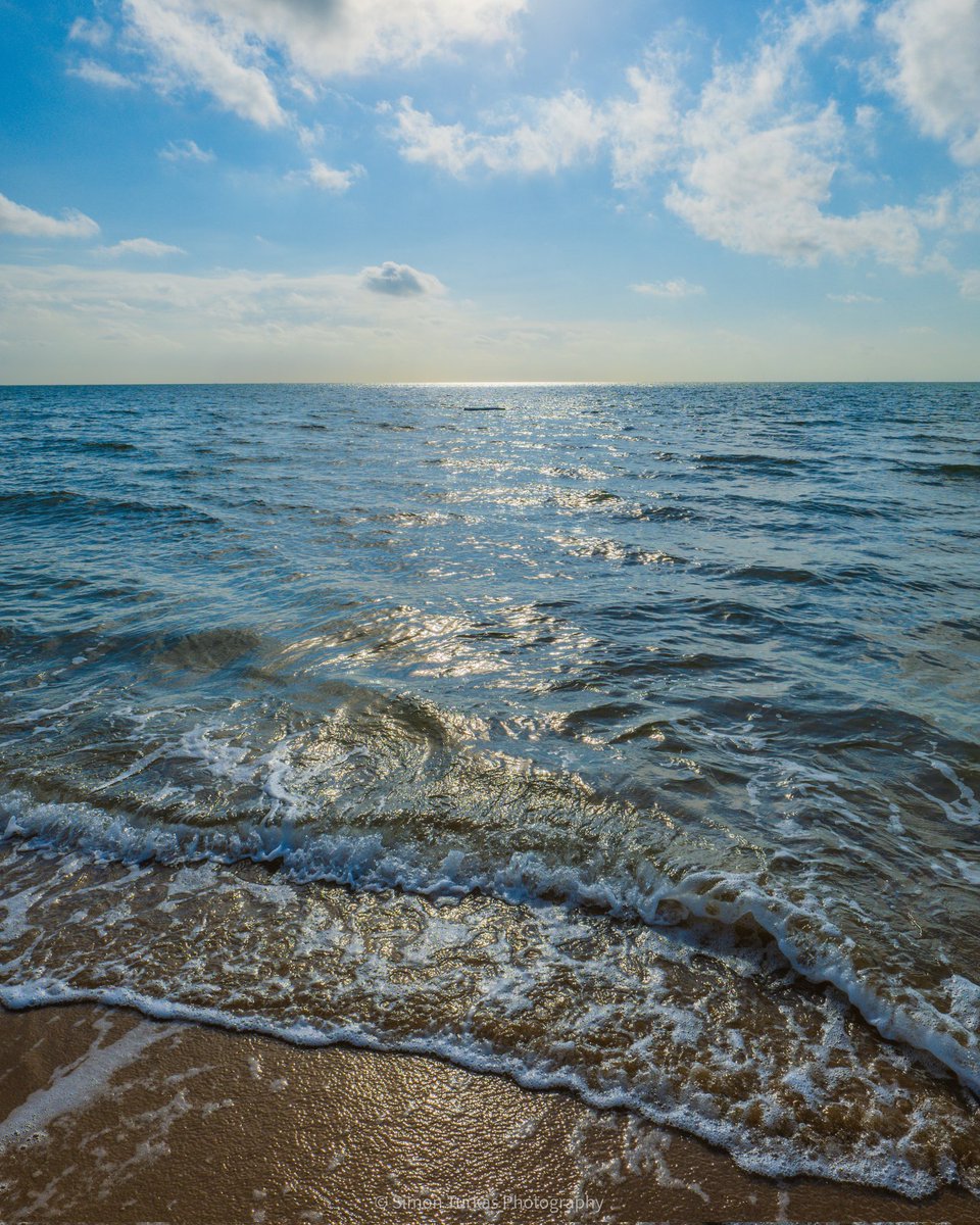 🌊 sunny morning coastal walk. 
📍 @VisitEssex, @VisitEngland, @VisitBritain 

#LoveGreatBritain #photography