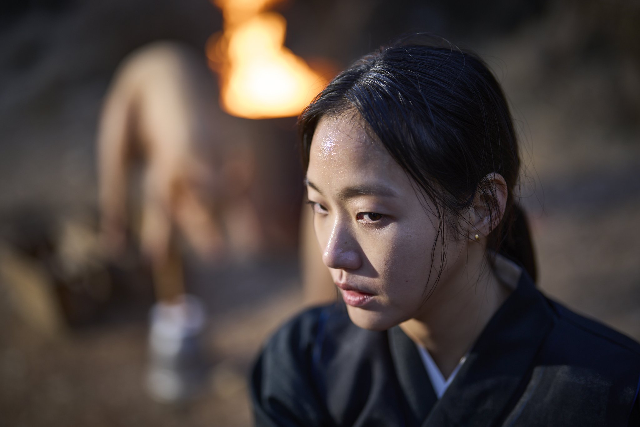 韓國電影-破墓-線上看，巫女金高銀+法師李到晛-超嚇人遷移凶墓靈異事件