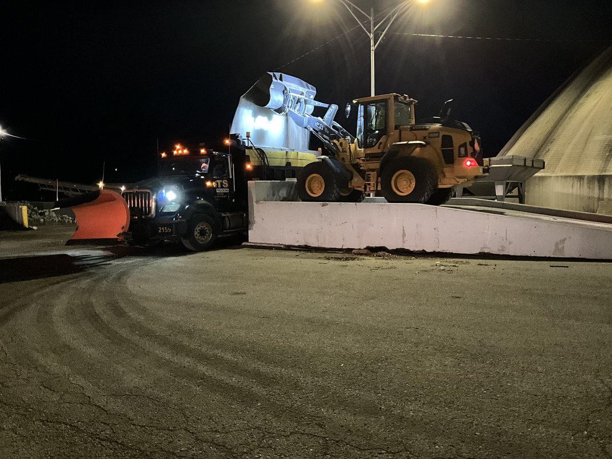 KYTCDistrict3's tweet photo. ❄️ ❄️ It may be a dark and cold Sunday night, but each county facility in the D3 area is buzzing with activity. The D3 snow &amp; ice team has deployed state and contract crews to mobilize to each county. Trucks are being loaded now as snow begins to enter our district. #kywx https://t.co/kR1ZXyxJVC