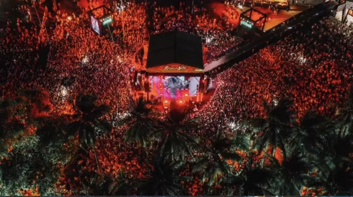 AnittaCrave's tweet photo. With sold-out tickets, Check out the aerial view of the location of "Ensaios da Anitta" in Fortaleza. https://t.co/DQZRGOjXW6