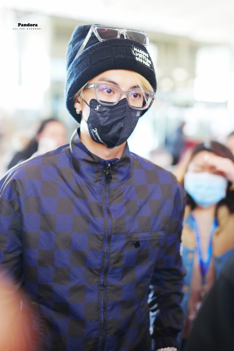 dafengguardian's tweet photo. 240115 #DylanWang Beijing departure wearing @LouisVuitton.

Cr: PANDORA_王鹤棣

#LouisVuitton #WangHedi #王鹤棣  #GuardiansoftheDafeng #XuQiAn #OnlyForLove #ShiYan #大奉打更人 #许七安 #以爱为营 #时宴 https://t.co/jsJX9f8hAE