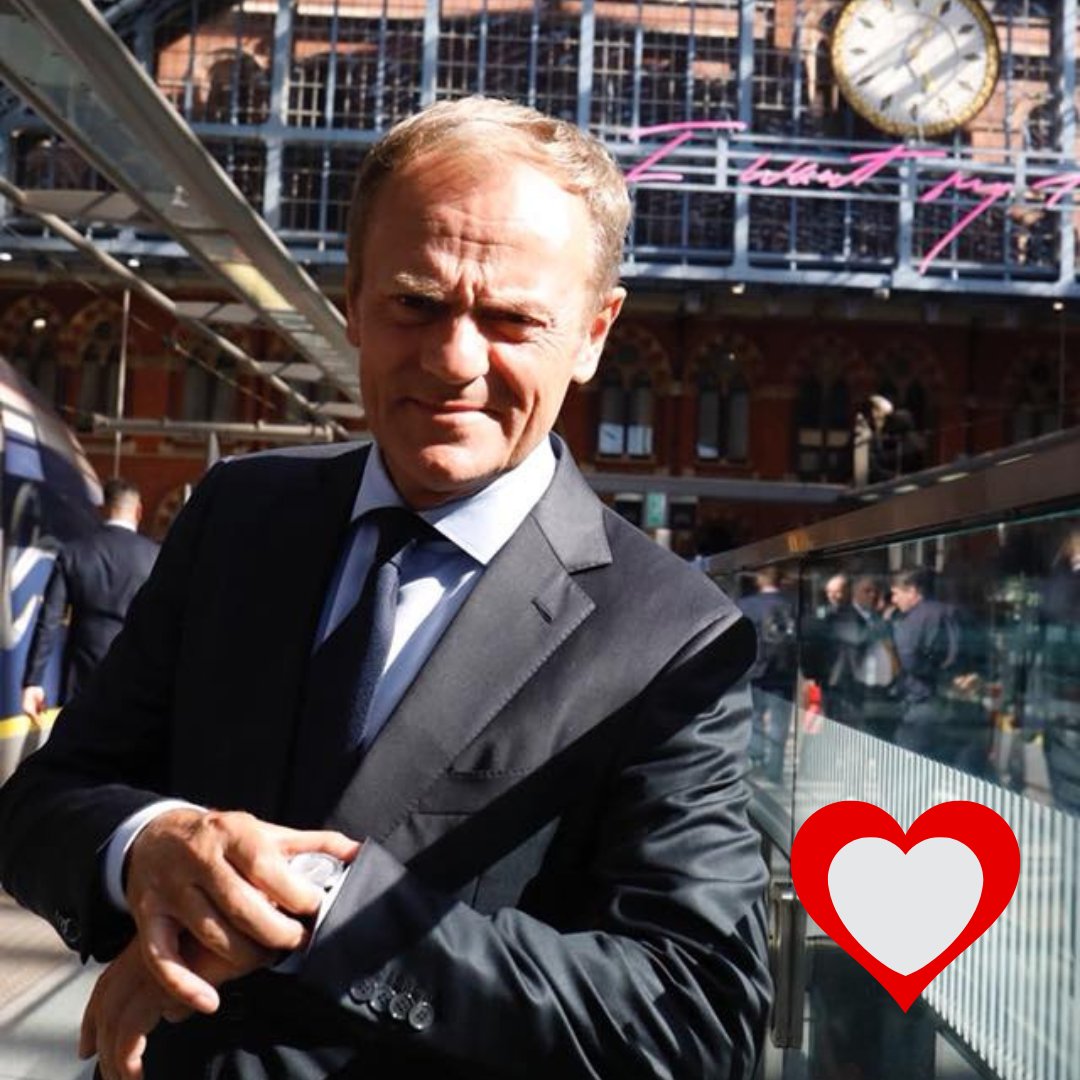maggiepython's tweet photo. Tik-tak. To pewne jak śmierć i podatki. PiS się kończy. Czekają nas przełomowe dni i #Tusk w pięknej ofensywie. Agenci CBA pękają, spoconemu Dudzie i Kaczyńskiemu do cna puszczają nerwy, padają słowa, że "to może skończyć się tragicznie", o "mokrej robocie".  

Czy mamy się przestraszyć tego kontrataku? Odwrotnie!👊PiS już nie jest w panice, to gorączka ze spazmami. Polacy niedługo zobaczą, ile zakosili ze spółek skarbu państwa, audyty w ministerstwach pogrążą kolejnych pretorian mafii, niezależni prokuratorzy będą stawiać zarzut po zarzucie🙂     

Co na histerię PiS Donald Tusk? Krótko i uspokajająco o końcu okupacji. Tik-tak. Kaczyński wyp***dala. Na zawsze 🇵🇱💪