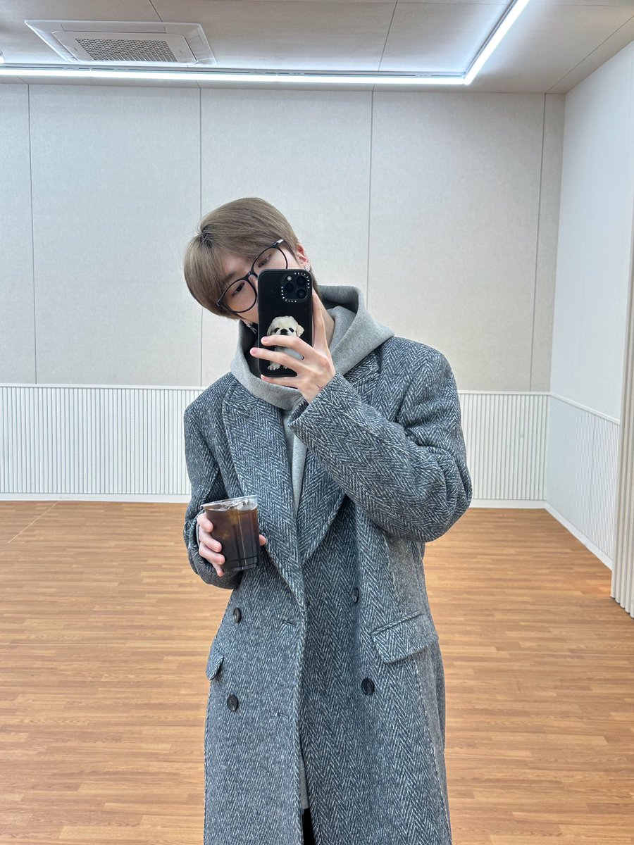 OmegaX_members's tweet photo. [#OX]

 ☕️🥸보고싶어 푸애기

#OMEGA_X #오메가엑스
#정훈 #JUNGHOON https://t.co/gCveaOkd3z