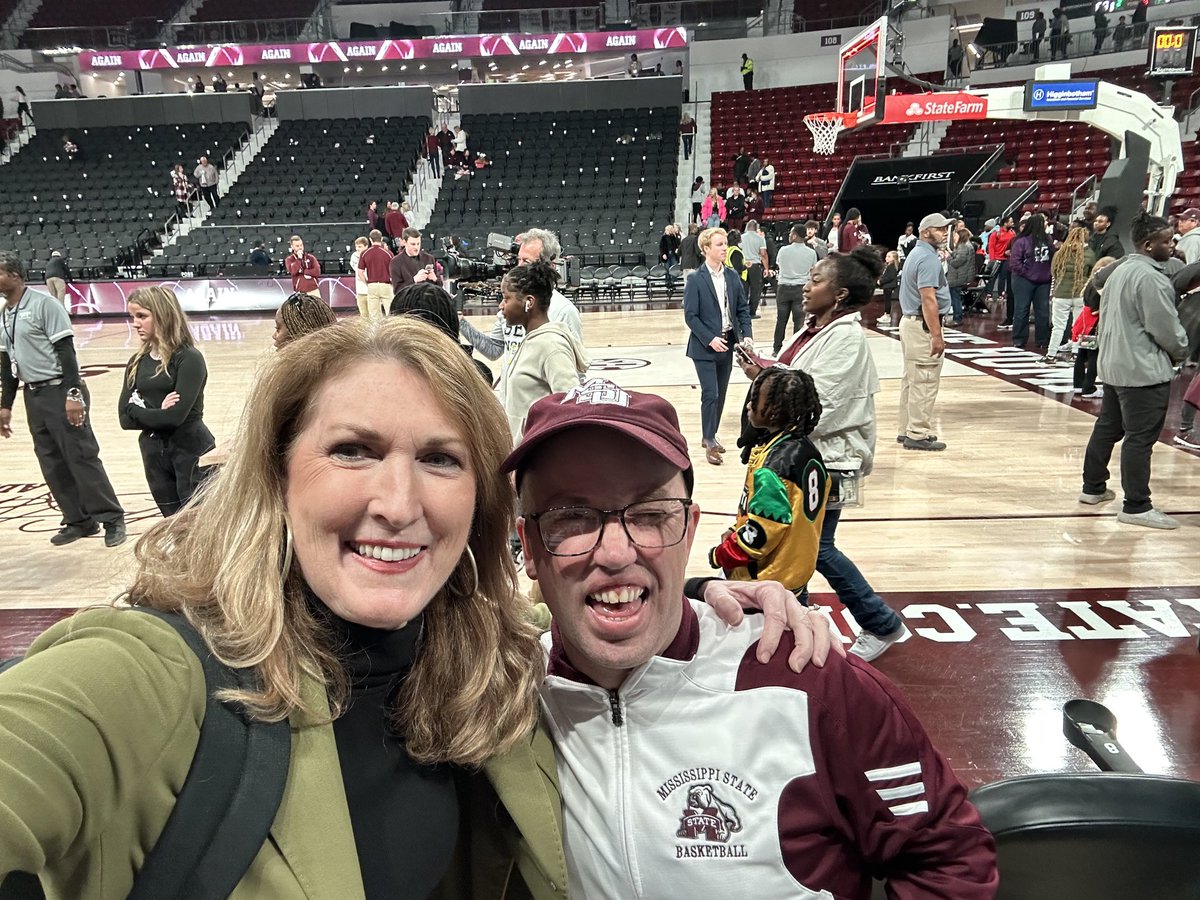 Fun #thehump w/a great crowd ⁦<a href="/HailStateWBK/">Mississippi State Women's Basketball</a>⁩
Great to work w/ ⁦<a href="/TiffanyAGreene/">Tiffany Greene</a>⁩ We called hoops from 1st #homekit (called WNBA bubble games on 1st ever games called from home for 7 weeks)
⁦<a href="/SamPurcellMSU/">Sam Purcell</a>⁩ post game radio show
AND my fav fan ⁦<a href="/wadedawg88/">Wade Sims</a>⁩