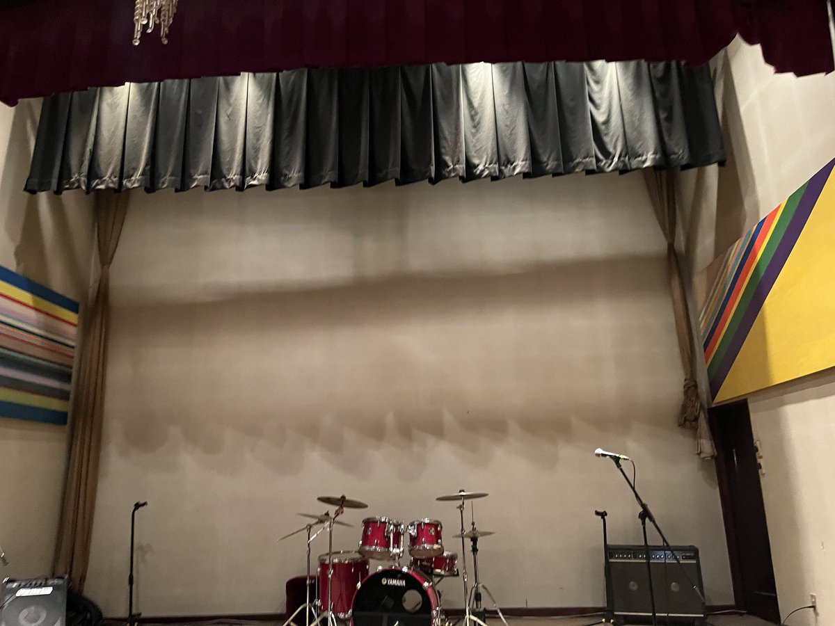 OMUTAFUJI's tweet photo. 先程、消防署の方と家の確認しました！
バーの方は火災側で数ヶ所に浸水の被害はありましたが、ホール側に目立った被害は無くてホッとしました！！
2階住居の火災側は被害があるので、修繕工事が落ち着いたら改めてご報告します！ https://t.co/SQZL9WFLGz