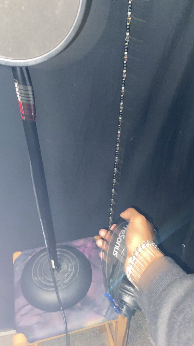 In da booth das Wea I feel da safest…. Pull-up to da 🏦 Tellem gimme payment💭