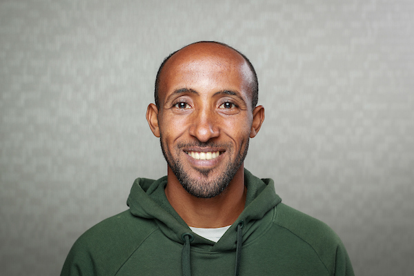 RunBlogRun's tweet photo. Jemal Yimer loves the close races! His best over 10,000m in 26:54.39 (Hengelo 2019). He ran 58:33 over #ValenciaHalf in 2018, his debut over the distance at #RAKHalfmarathon in 2018 gave him the debut best. In #AramcoHoustonHalf  on January 14, Jemal won a close one over 5 competitors in 1:00.43. It is that track speed! #HoustonHalfMarathon, #Ethiopia, #KevinMorrisphotography,