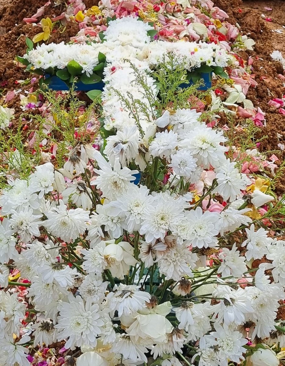 cyanoty's tweet photo. My Dad passed away on 9 January 2024. He had fought a very long battle with his illness, 14 years long. The last battle he had was on New Year’s Eve and that was the last time when he could still talk to me before he fell into deep sleep. I miss him very dearly. https://t.co/yks0Q6dsQA