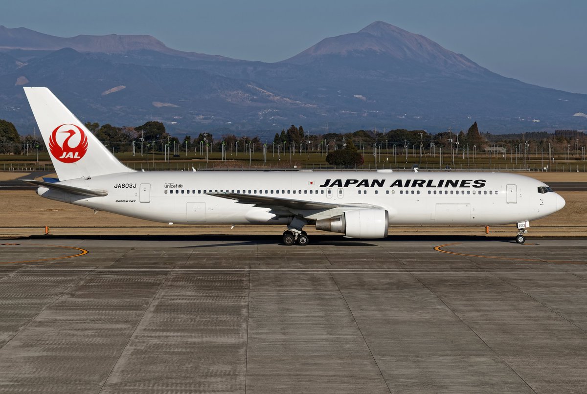 JA771J's tweet photo. JAL 
Boeing767-346ER 
JA603J 
鹿児島いいですな 
久しぶりに飛行機を撮影しました https://t.co/0t4vPodIQm
