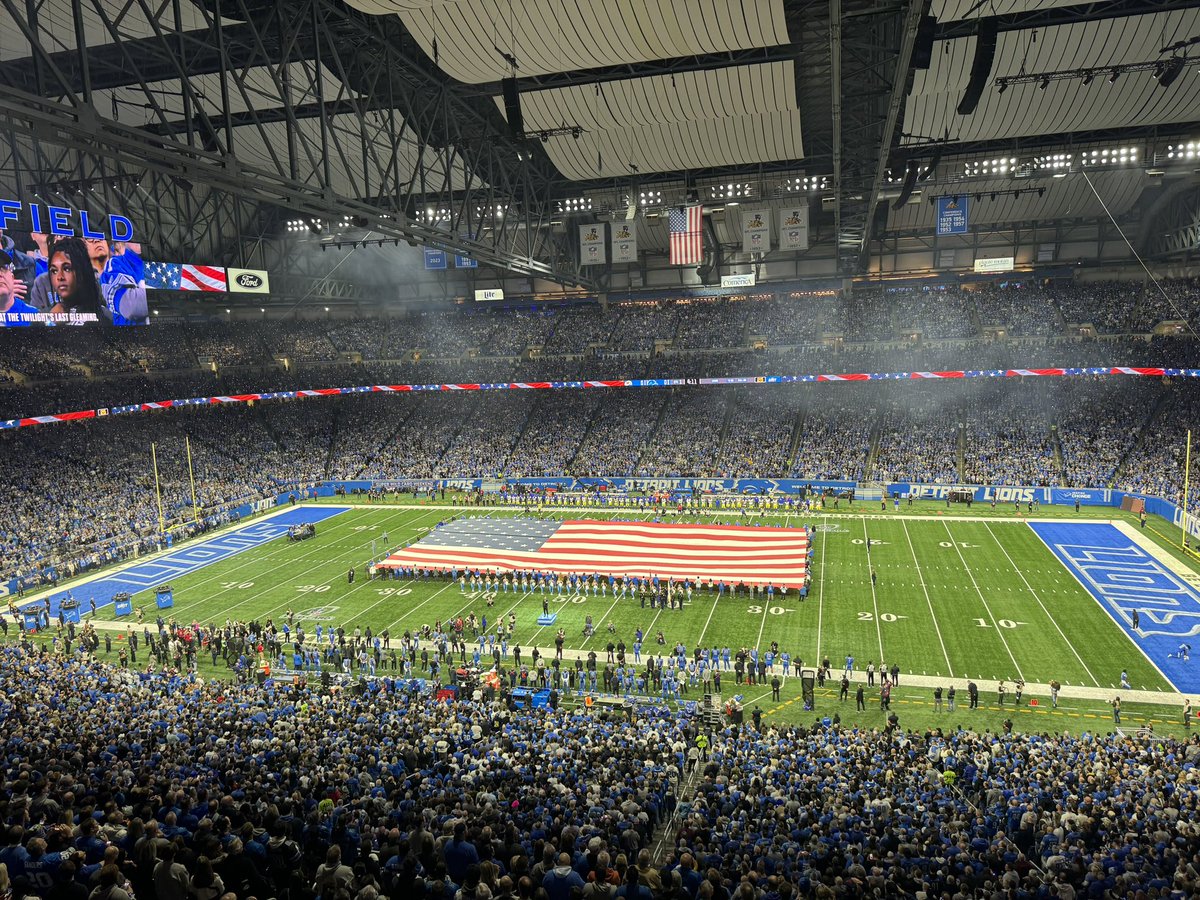 jimfarley98's tweet photo. Electric night at Ford Field! Great game, Amazing crowd! #AllGrit  #GoLions @Lions https://t.co/lrRaHJrzlx
