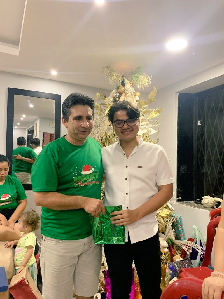 AndyCaiceJ's tweet photo. Navidad en familia 🥳 https://t.co/w9vdB0lOpd