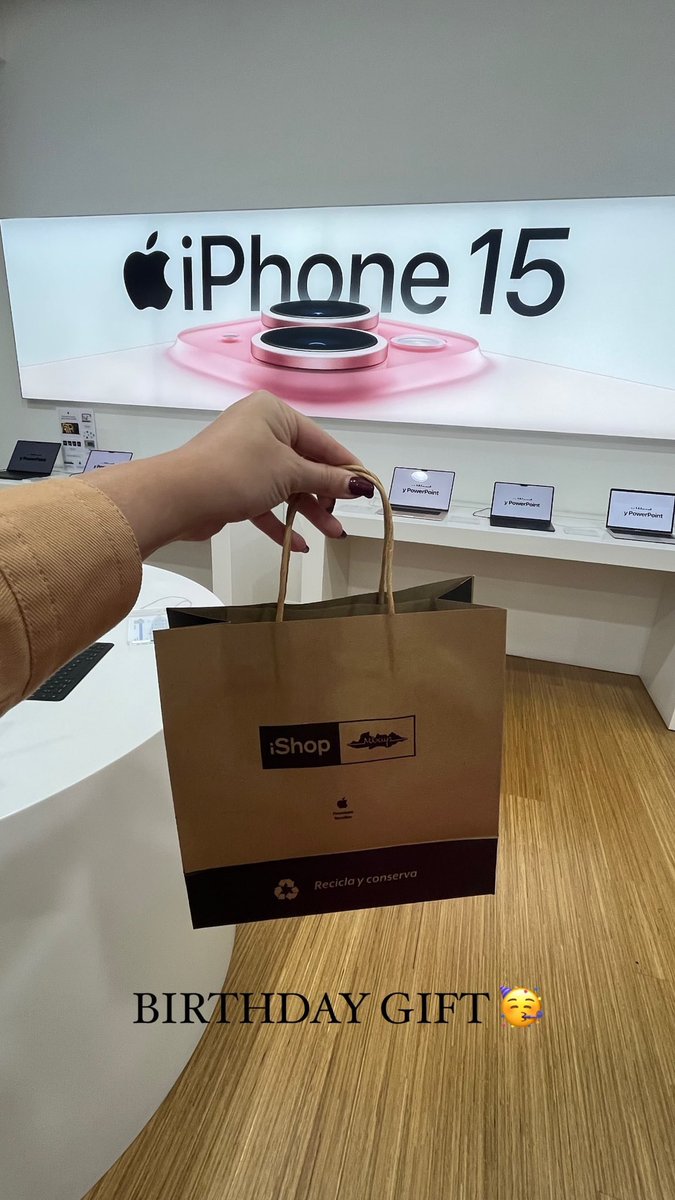 Carolinebrr's tweet photo. 😙📱🩶 https://t.co/oIeMx5JOqq