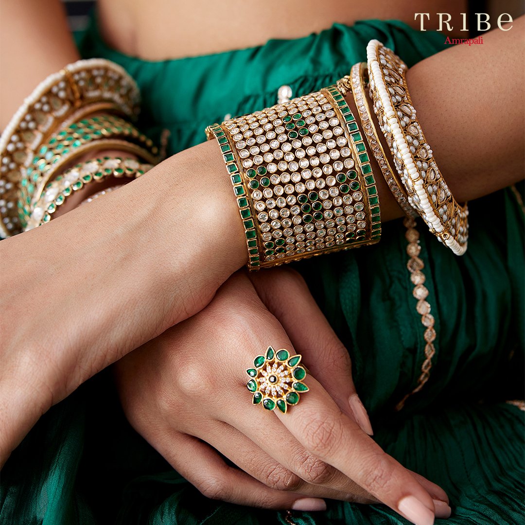 TribeByAmrapali's tweet photo. Inspired by the enchanting beauty of flowers, the Neisha Collection is a vintage dream.
Handcrafted in silver with antique gold plating and adorned with pearls, crystals and fine glass, each piece is a jewel box must-have - https://t.co/vInDb5qQuU
#TribeAmrapali #NeishaCollection https://t.co/kypNWolDqV