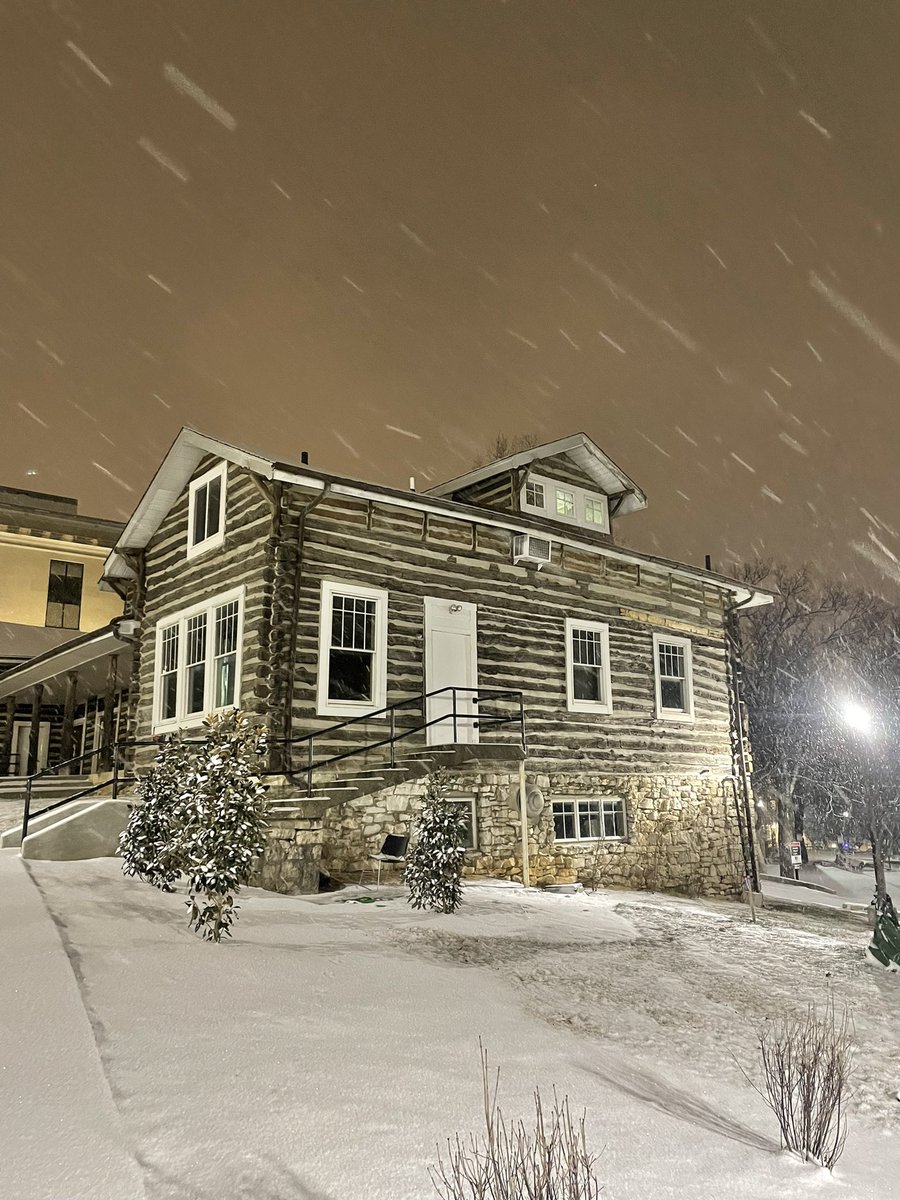 popenator13's tweet photo. @wxornotBG scenes from campus tonight https://t.co/5ovJhs2wMK