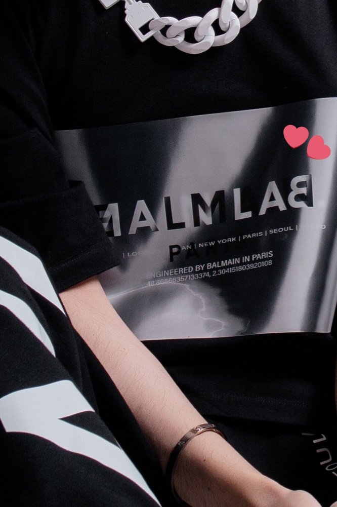 PooonyyyPat2's tweet photo. ดีเทลเสื้อก็เก๋นาาาแอบมีลูกเล่นตรงชื่อแบรนด์ด้วยอ่ะ🤭
#BALMAIN #MAINLAB
#BALMAINMAINLAB
#BALMAINUNICORN
#BALMAINARMY
#แพทริค #PatrickFinkler #แพทริคณัฐวรรธ์ @patrick_pppat https://t.co/lQUW55ez80