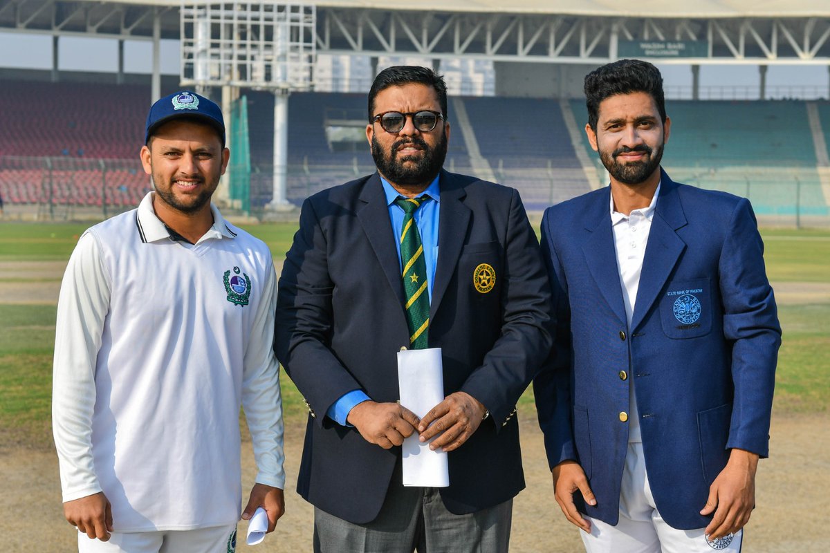 President's Trophy sixth round toss update:

#SBPvHEC: Higher Education Commission win the toss and elect to bat first against State Bank of Pakistan at National Bank Stadium, Karachi 

#WAPDAvGG: Ghani Glass win the toss and decide to field first against  WAPDA at State Bank