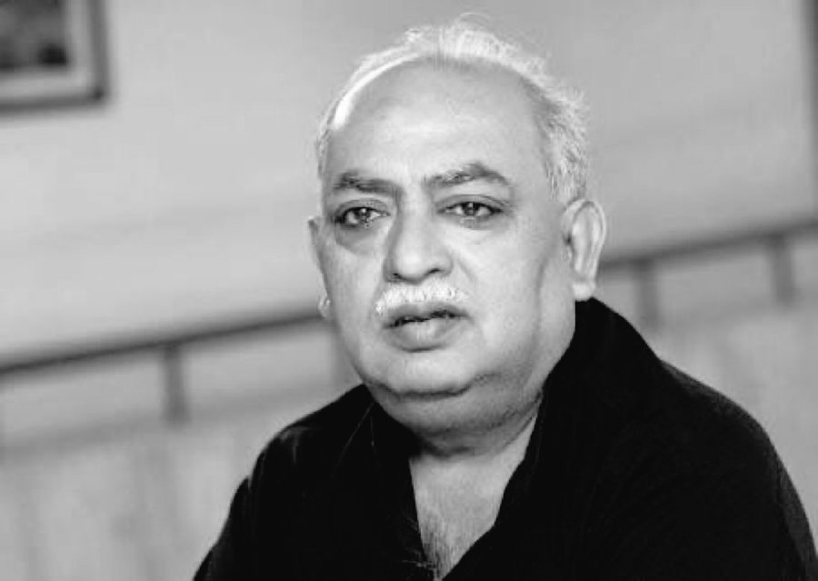 Furkhan_Shaikh's tweet photo. हम से मुहब्बत करने वाले रोते ही रह जायेंगे..., 

हम जो किसी दिन सोये तो सोते ही रह जायेंगे! 😢
#MunawwarRana #मुनव्वर_राणा https://t.co/k68iXgxcsu